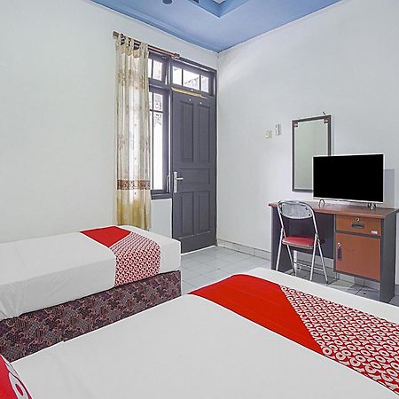 Oyo Life 90589 Palem Garden Hotel Тулунгагунг Экстерьер фото