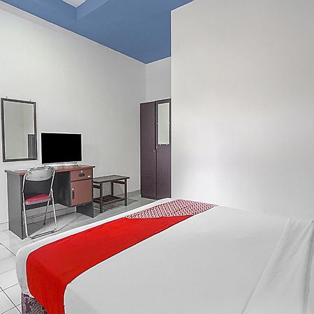 Oyo Life 90589 Palem Garden Hotel Тулунгагунг Экстерьер фото