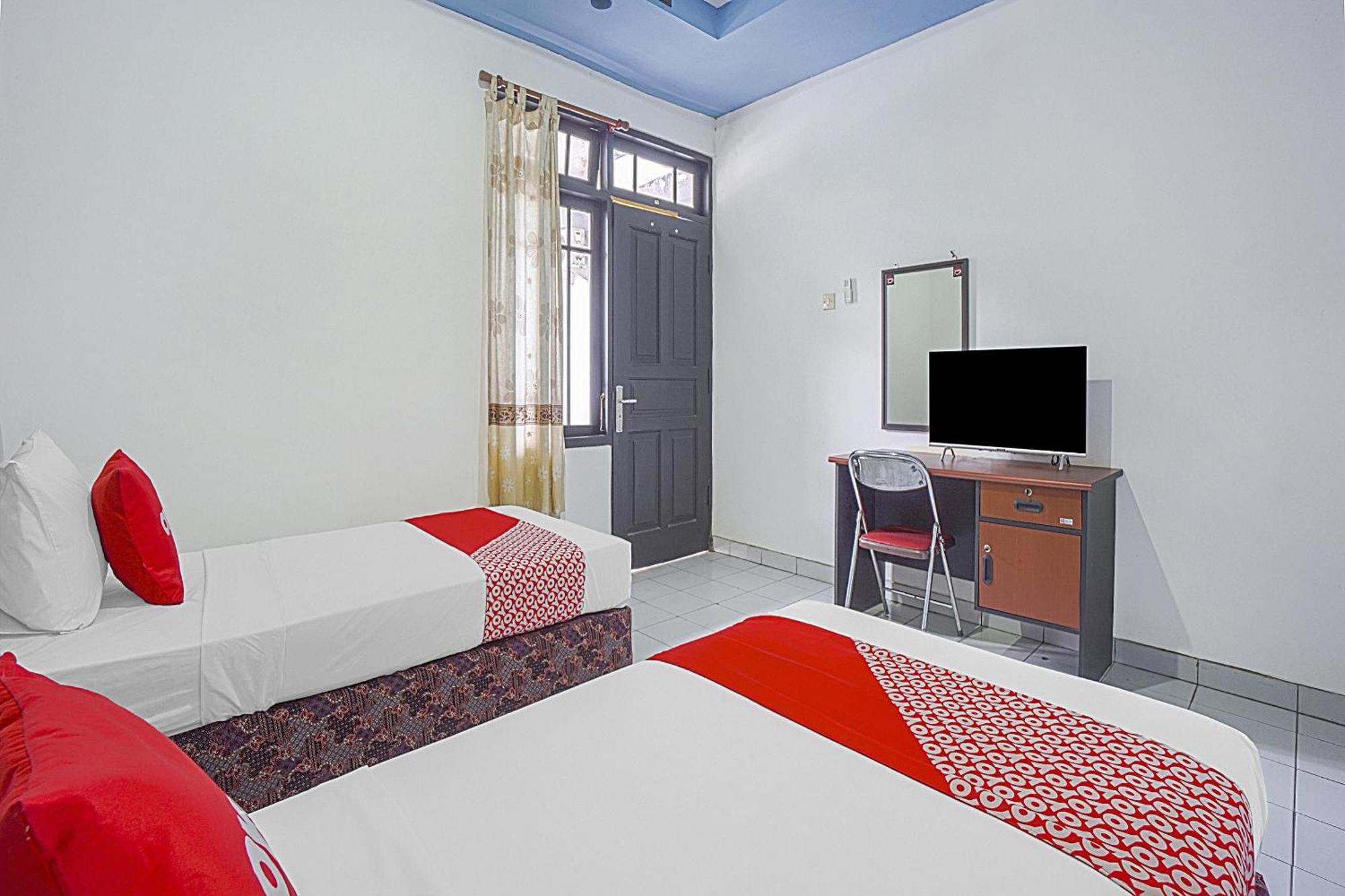 Oyo Life 90589 Palem Garden Hotel Тулунгагунг Экстерьер фото