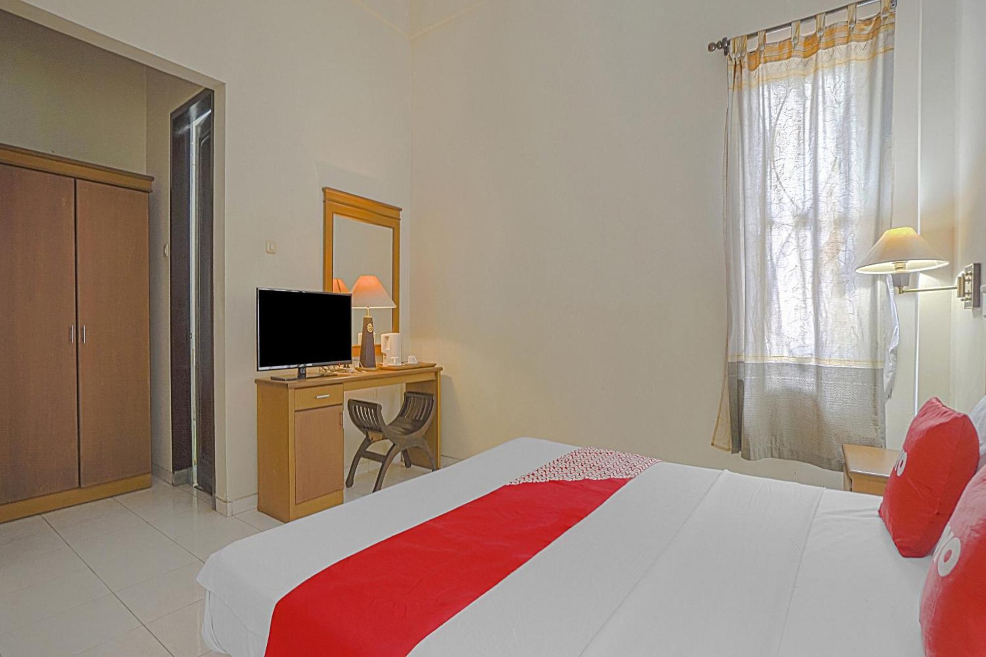 Oyo Life 90589 Palem Garden Hotel Тулунгагунг Экстерьер фото