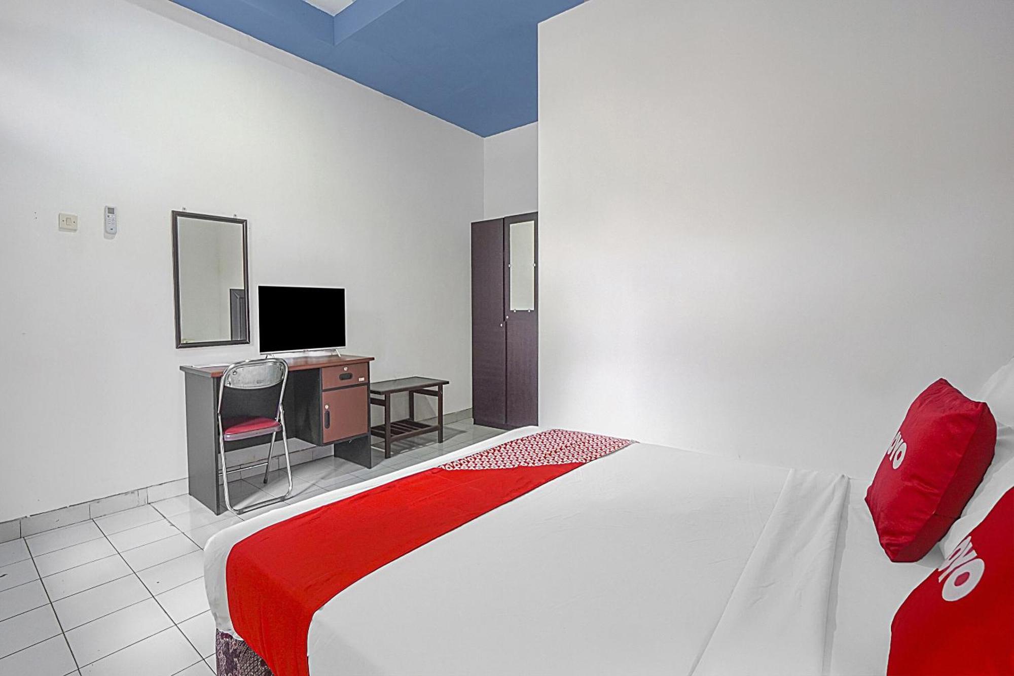 Oyo Life 90589 Palem Garden Hotel Тулунгагунг Экстерьер фото
