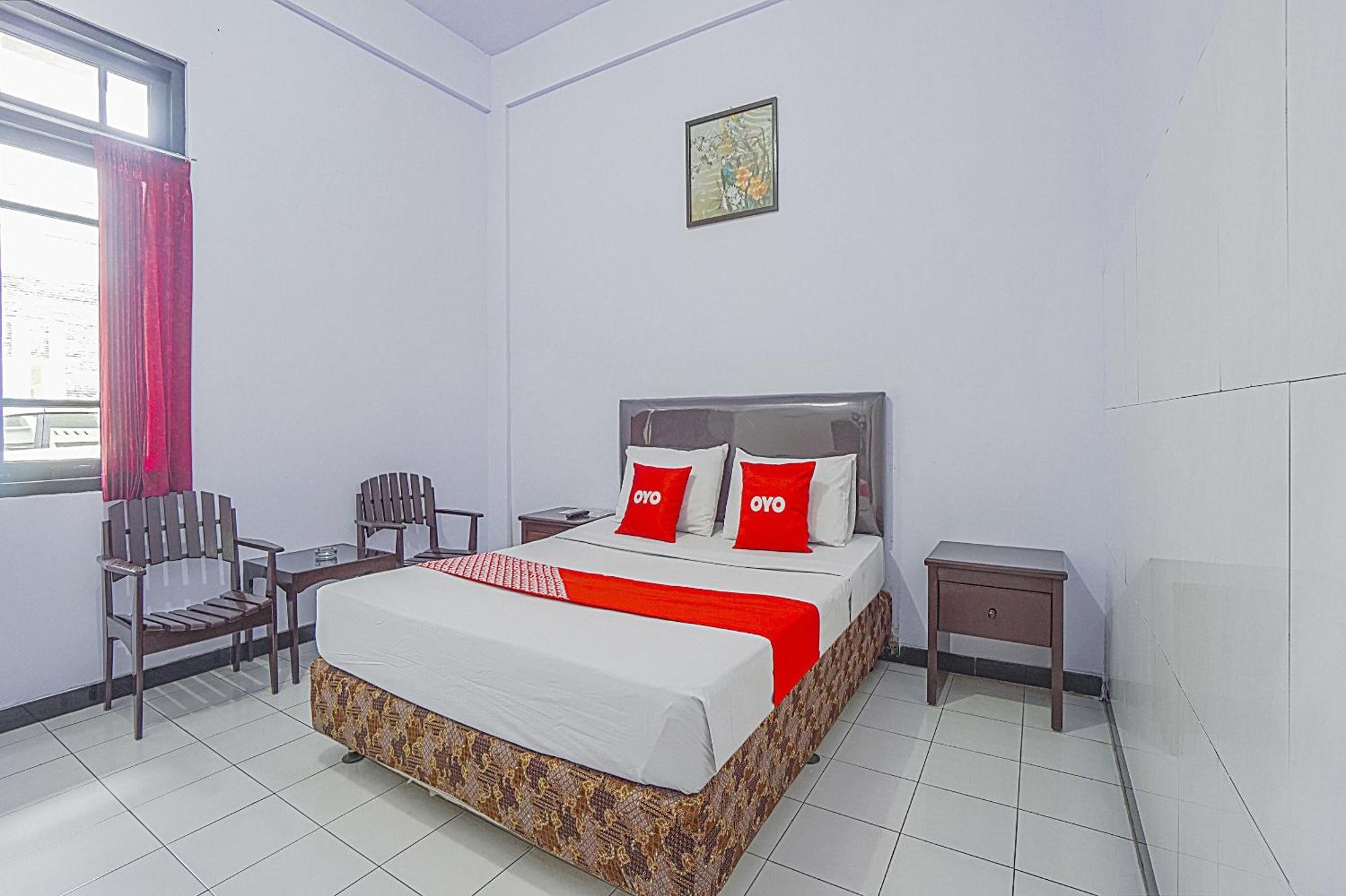 Oyo Life 90589 Palem Garden Hotel Тулунгагунг Экстерьер фото
