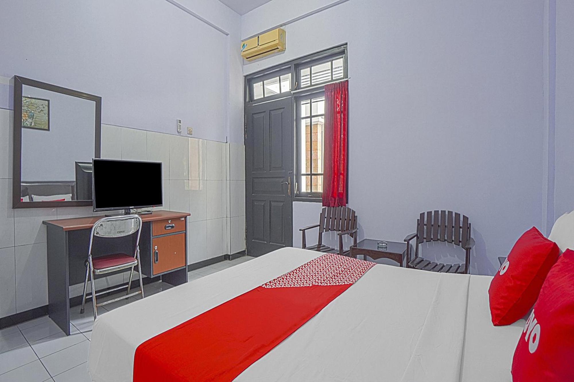 Oyo Life 90589 Palem Garden Hotel Тулунгагунг Экстерьер фото