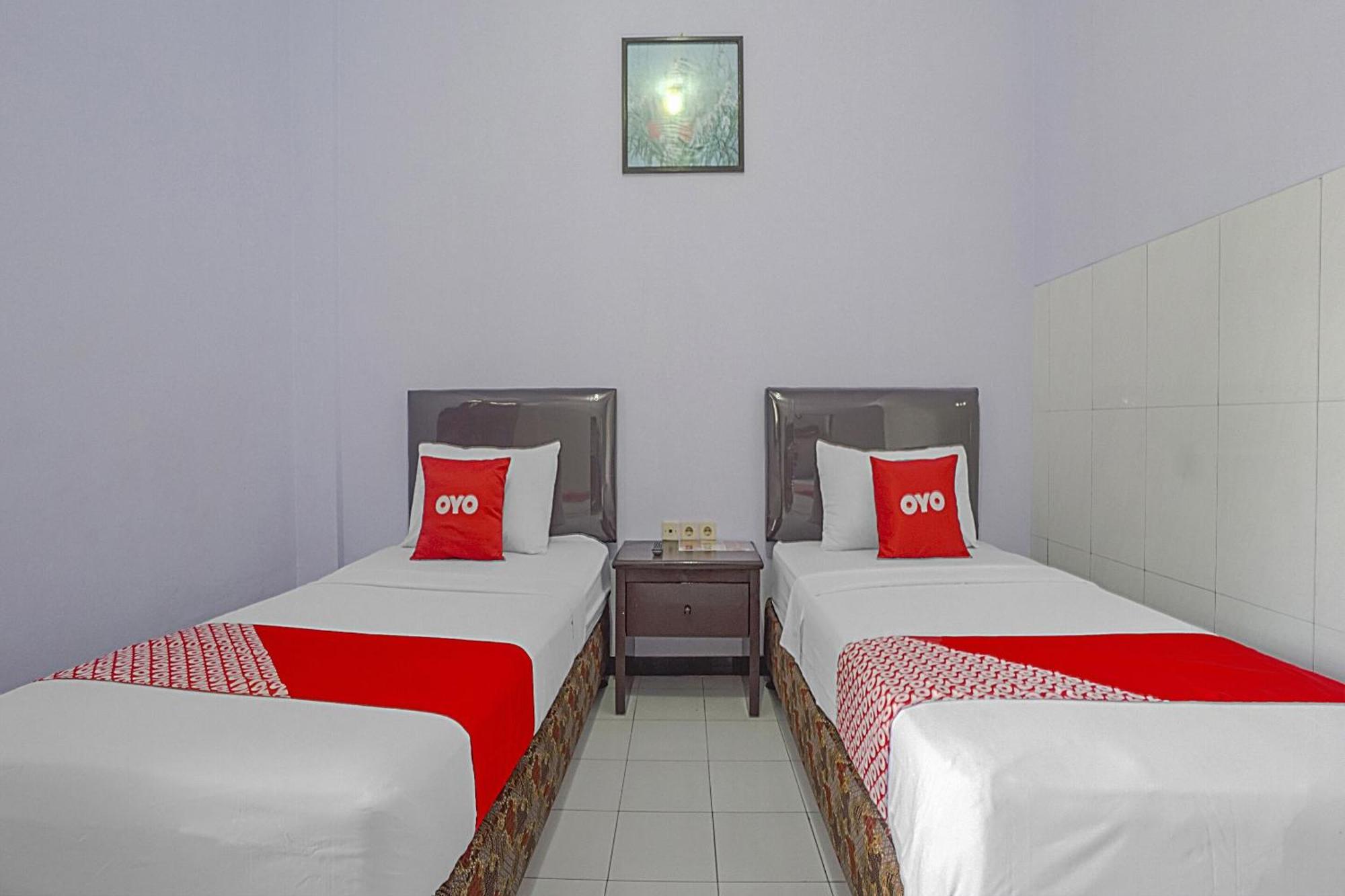 Oyo Life 90589 Palem Garden Hotel Тулунгагунг Экстерьер фото