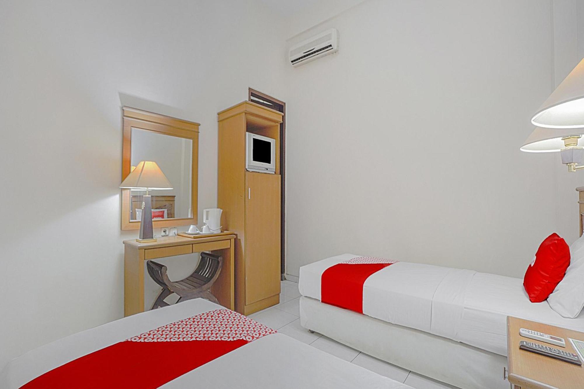 Oyo Life 90589 Palem Garden Hotel Тулунгагунг Экстерьер фото