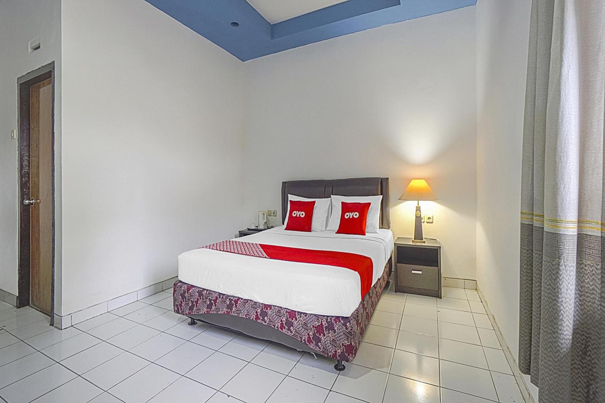 Oyo Life 90589 Palem Garden Hotel Тулунгагунг Экстерьер фото