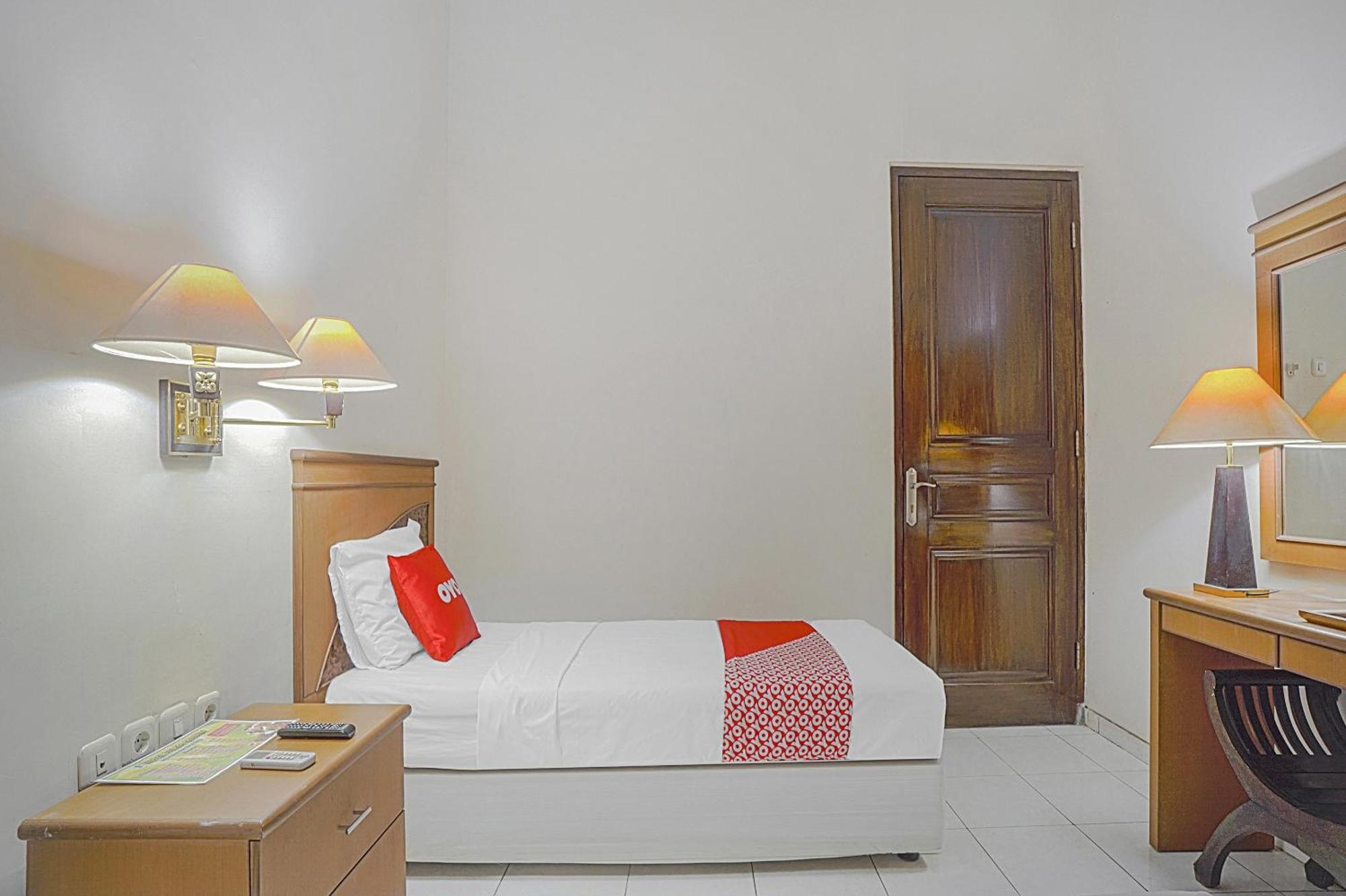 Oyo Life 90589 Palem Garden Hotel Тулунгагунг Экстерьер фото
