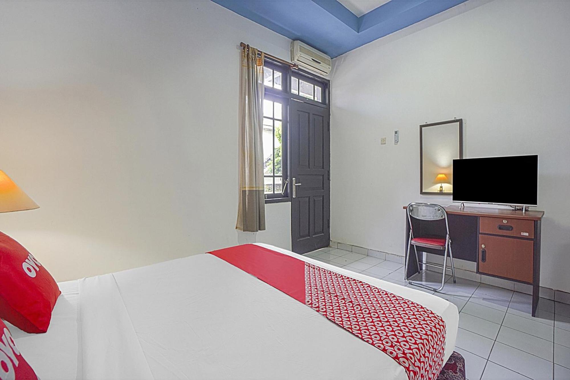 Oyo Life 90589 Palem Garden Hotel Тулунгагунг Экстерьер фото