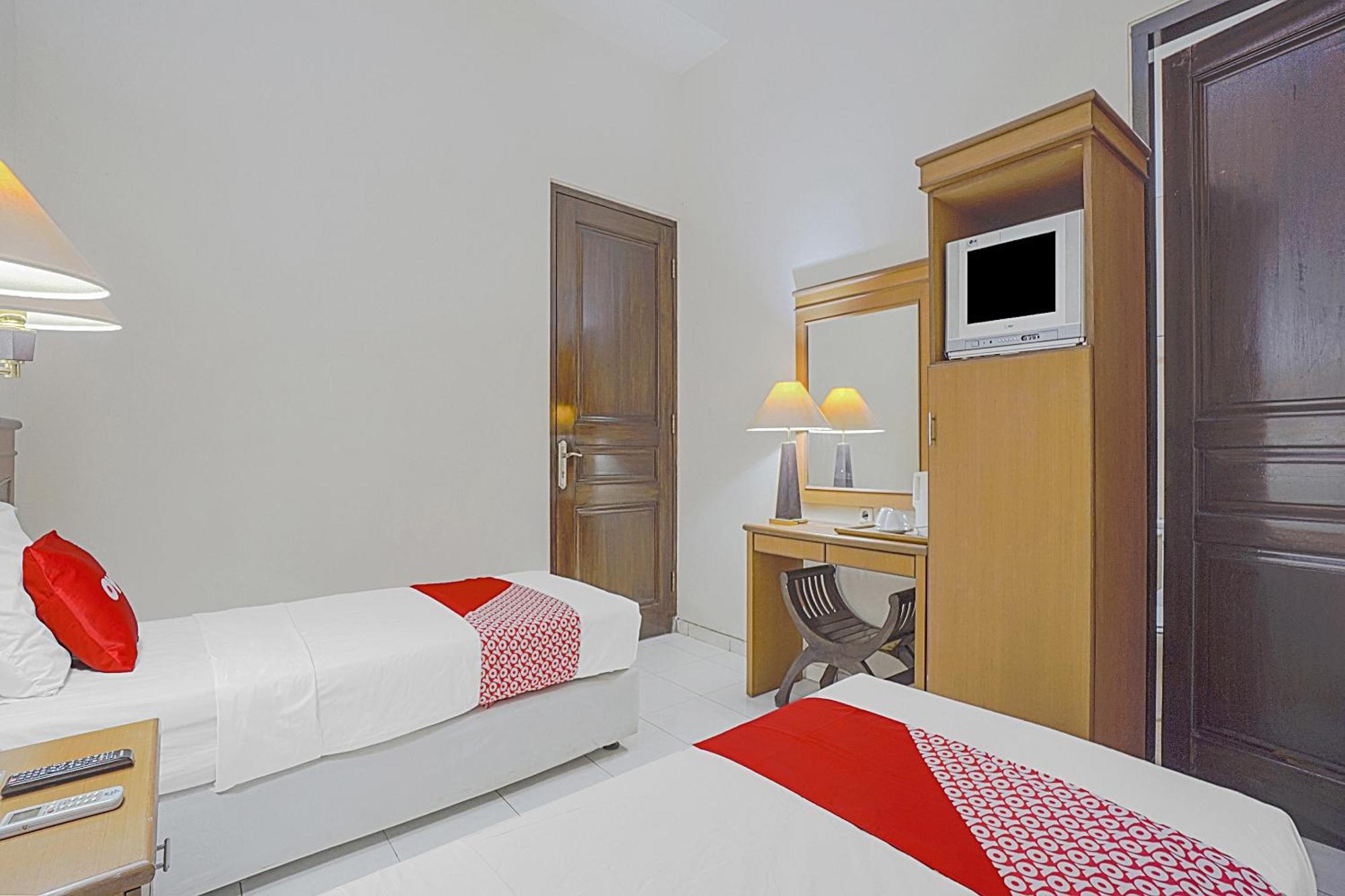 Oyo Life 90589 Palem Garden Hotel Тулунгагунг Экстерьер фото