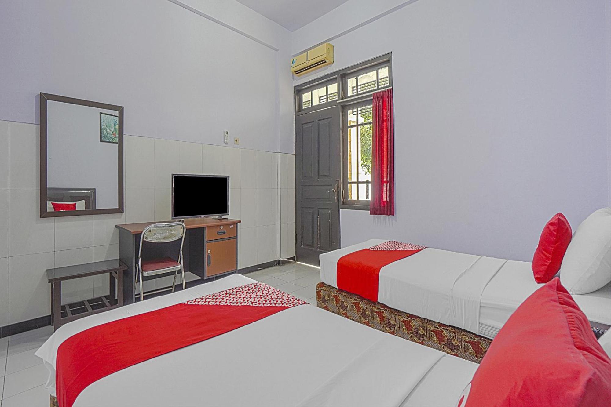 Oyo Life 90589 Palem Garden Hotel Тулунгагунг Экстерьер фото