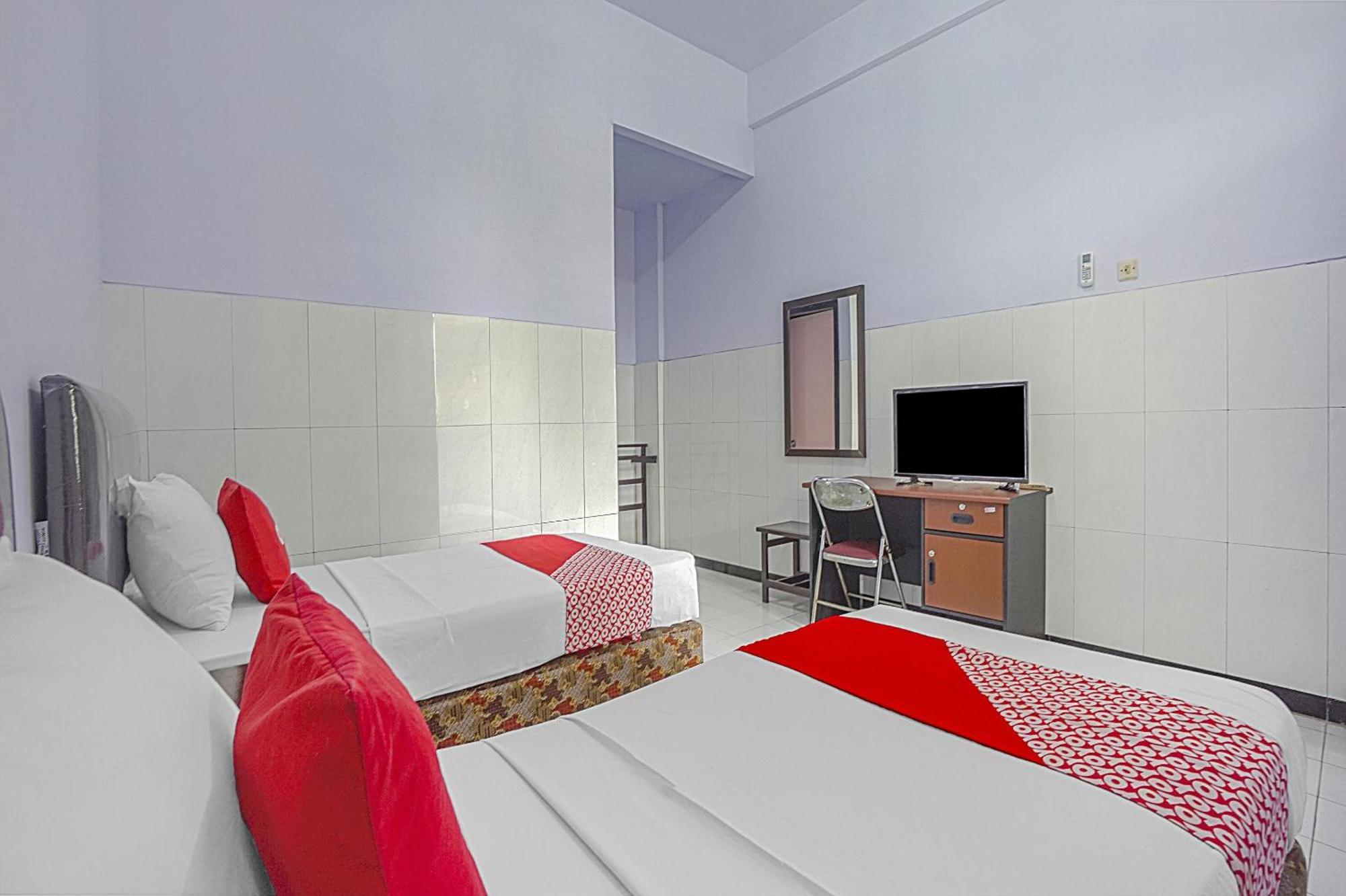 Oyo Life 90589 Palem Garden Hotel Тулунгагунг Экстерьер фото