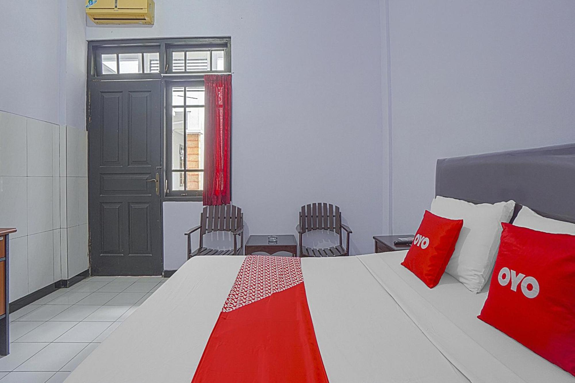 Oyo Life 90589 Palem Garden Hotel Тулунгагунг Экстерьер фото