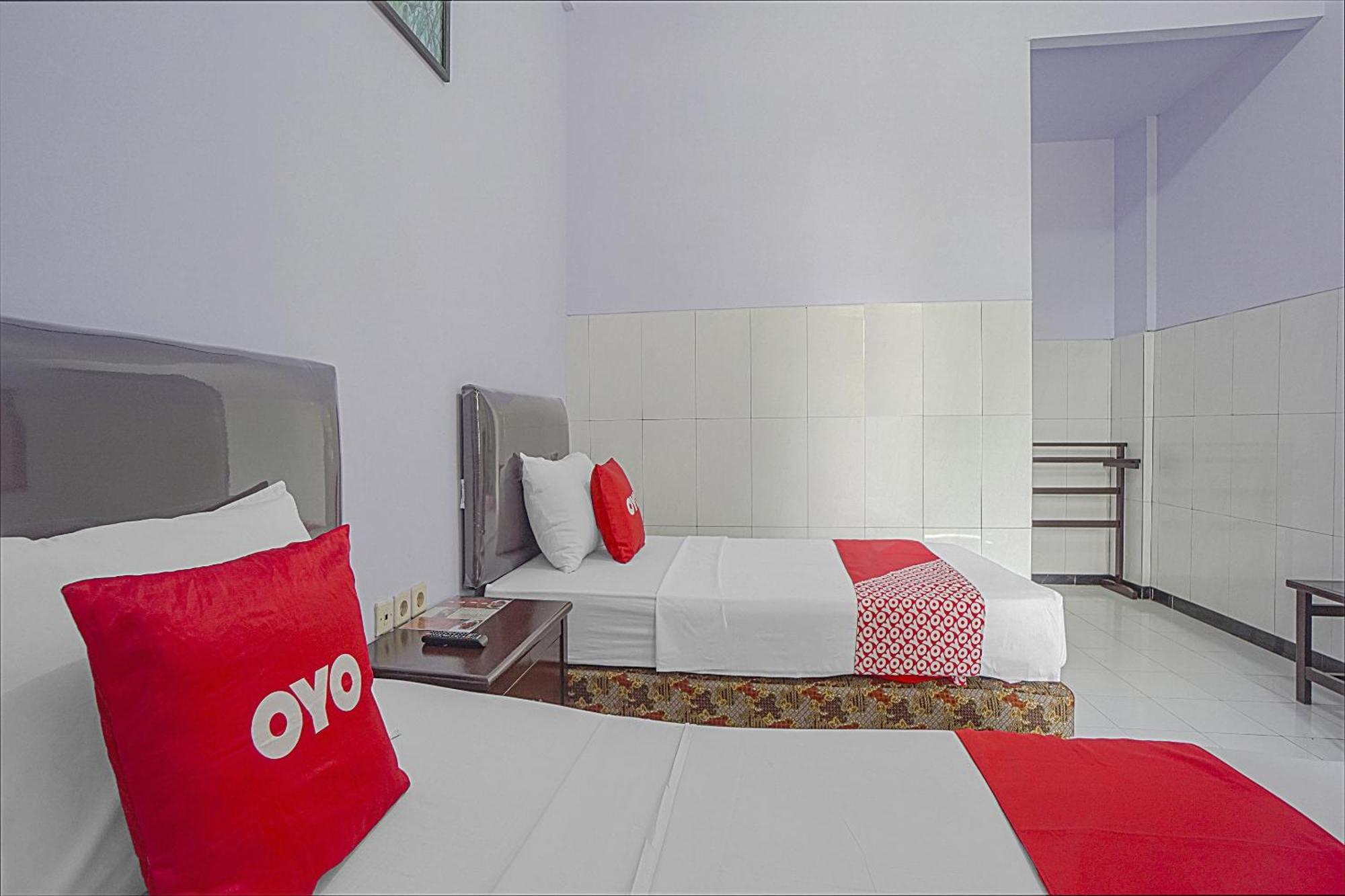 Oyo Life 90589 Palem Garden Hotel Тулунгагунг Экстерьер фото