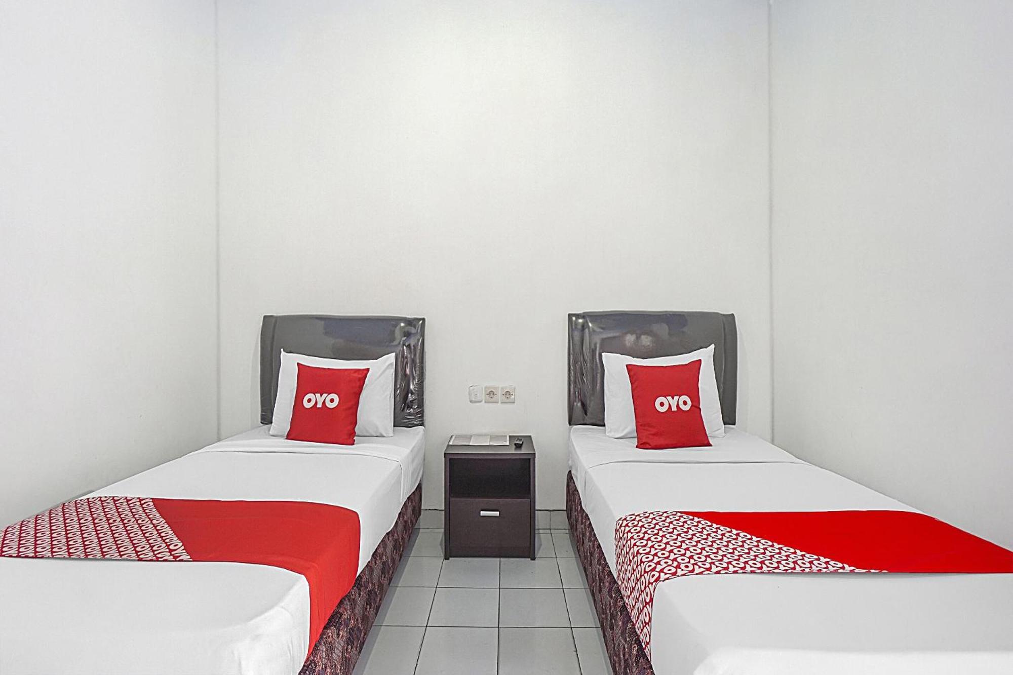 Oyo Life 90589 Palem Garden Hotel Тулунгагунг Экстерьер фото