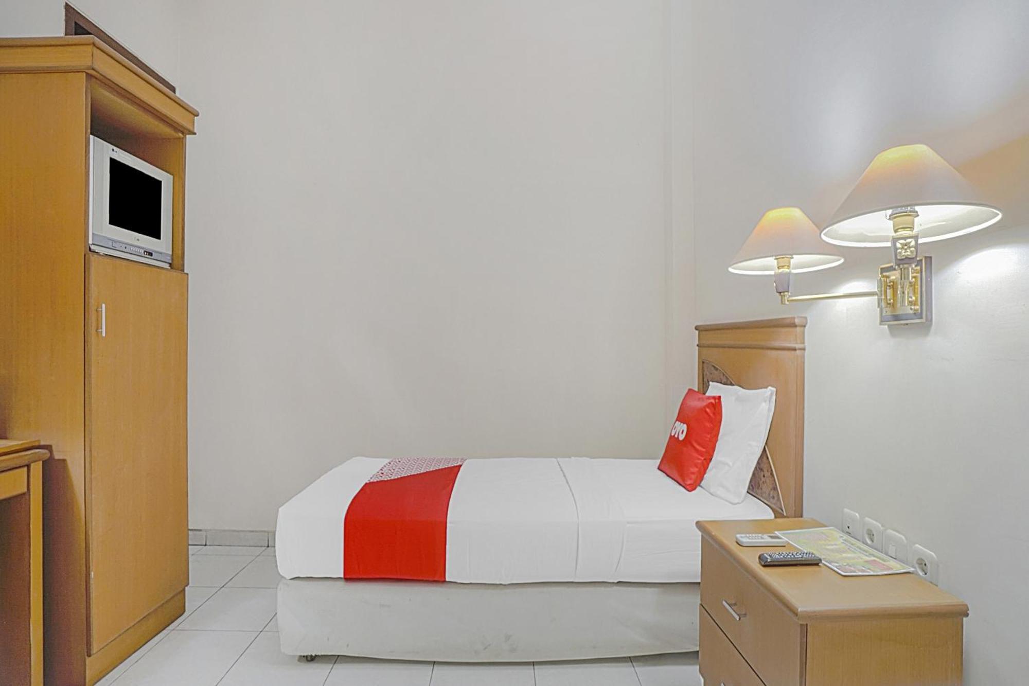 Oyo Life 90589 Palem Garden Hotel Тулунгагунг Экстерьер фото