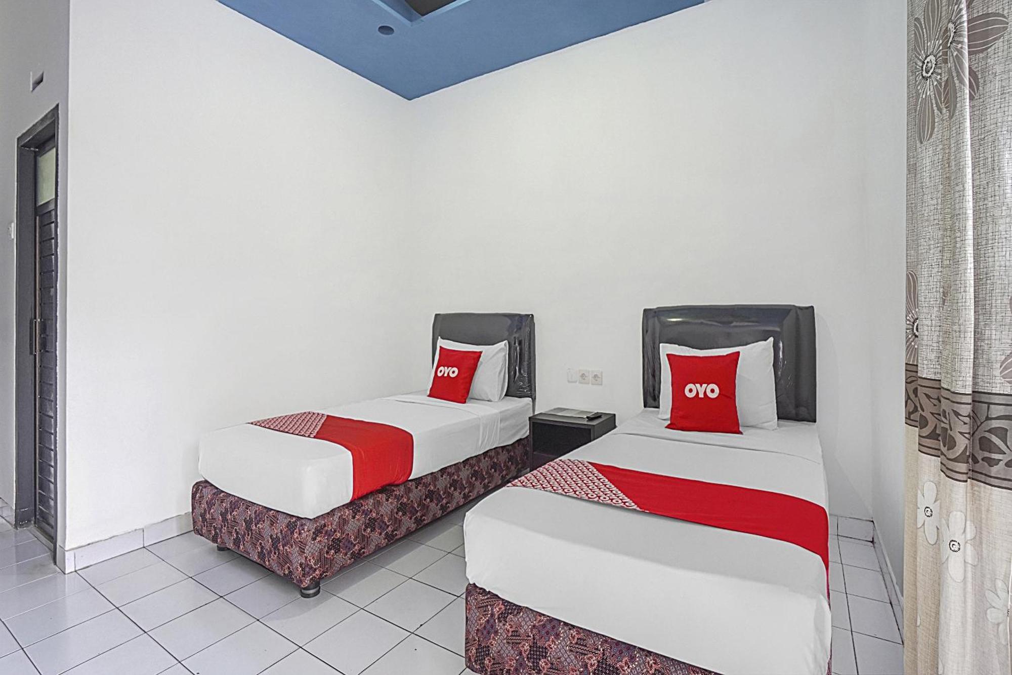 Oyo Life 90589 Palem Garden Hotel Тулунгагунг Экстерьер фото