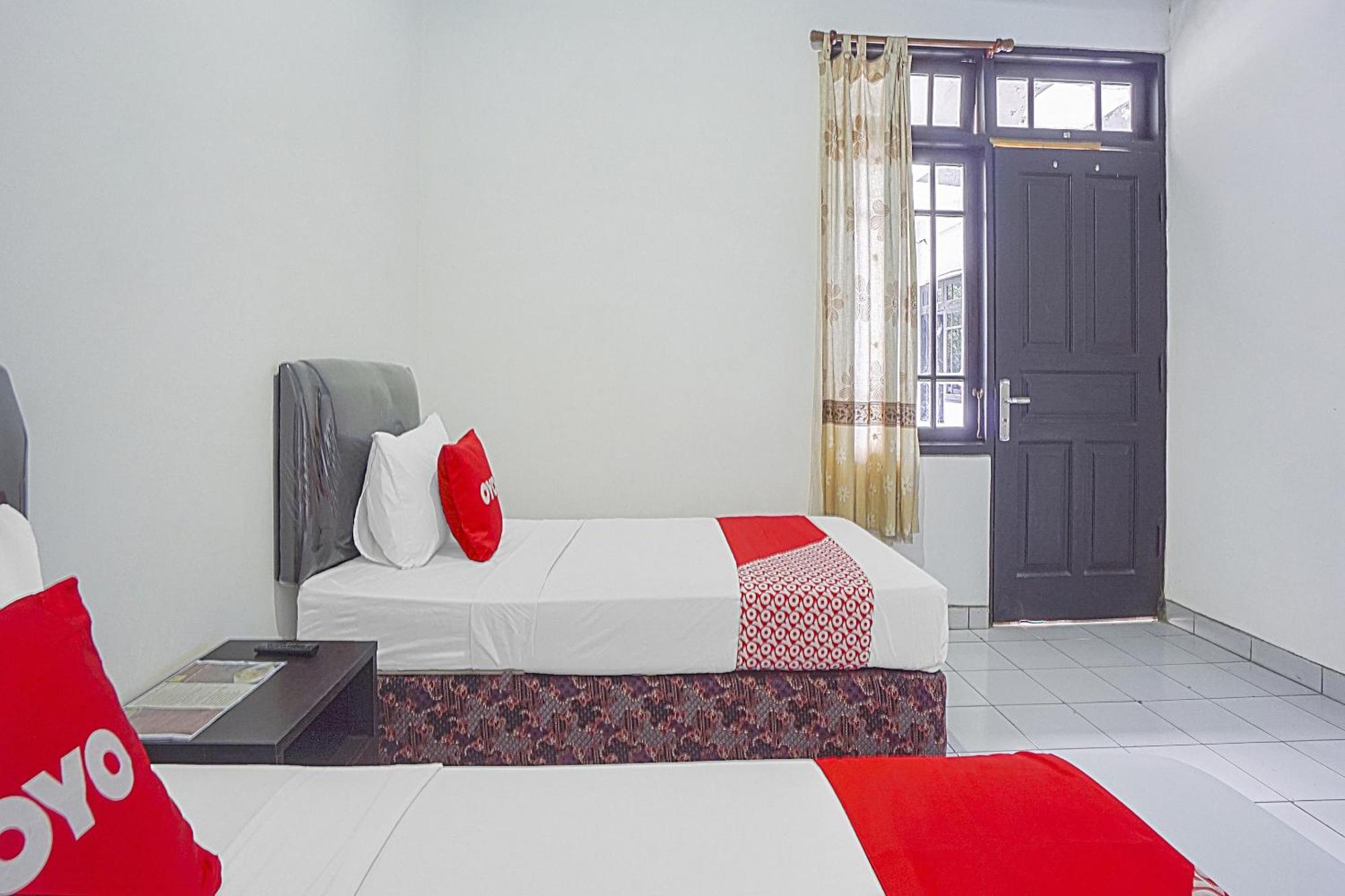 Oyo Life 90589 Palem Garden Hotel Тулунгагунг Экстерьер фото