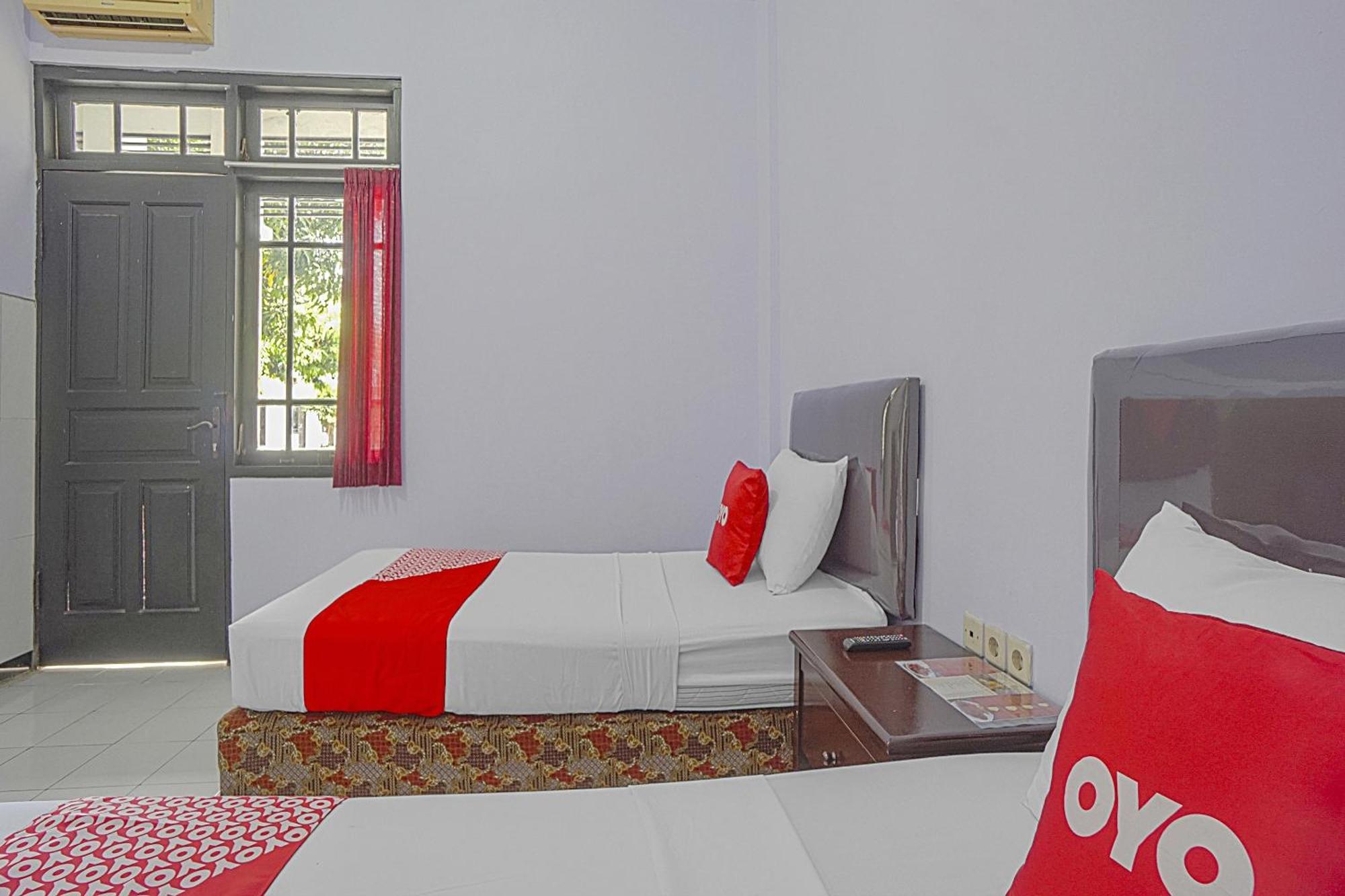 Oyo Life 90589 Palem Garden Hotel Тулунгагунг Экстерьер фото
