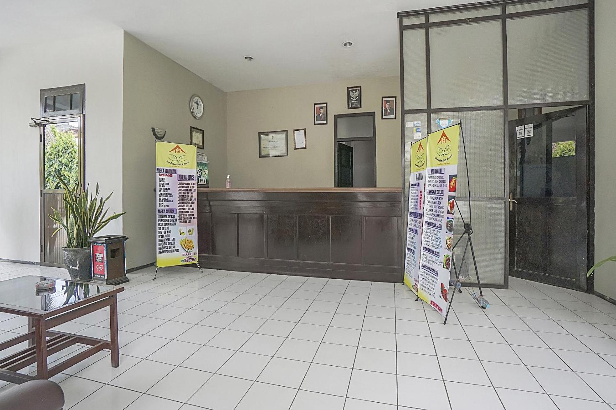 Oyo Life 90589 Palem Garden Hotel Тулунгагунг Экстерьер фото